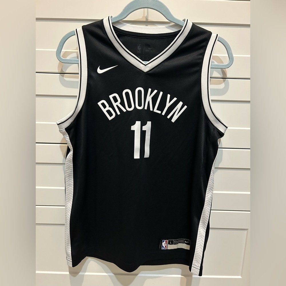 Nike Brooklyn Nets jersey. Black/white. Number 11 Irving. Like new condition!
